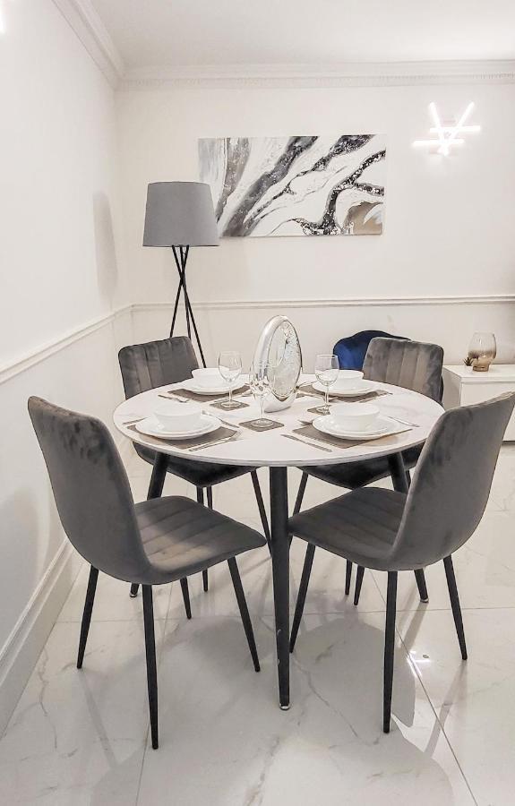 Stunning 2 Bedroom Apartment In Canary Wharf - Morland Apartments Londra Dış mekan fotoğraf