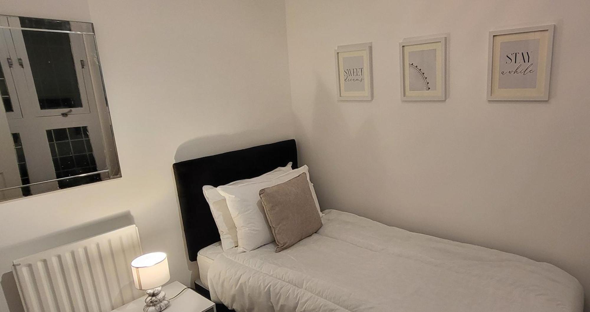 Stunning 2 Bedroom Apartment In Canary Wharf - Morland Apartments Londra Oda fotoğraf