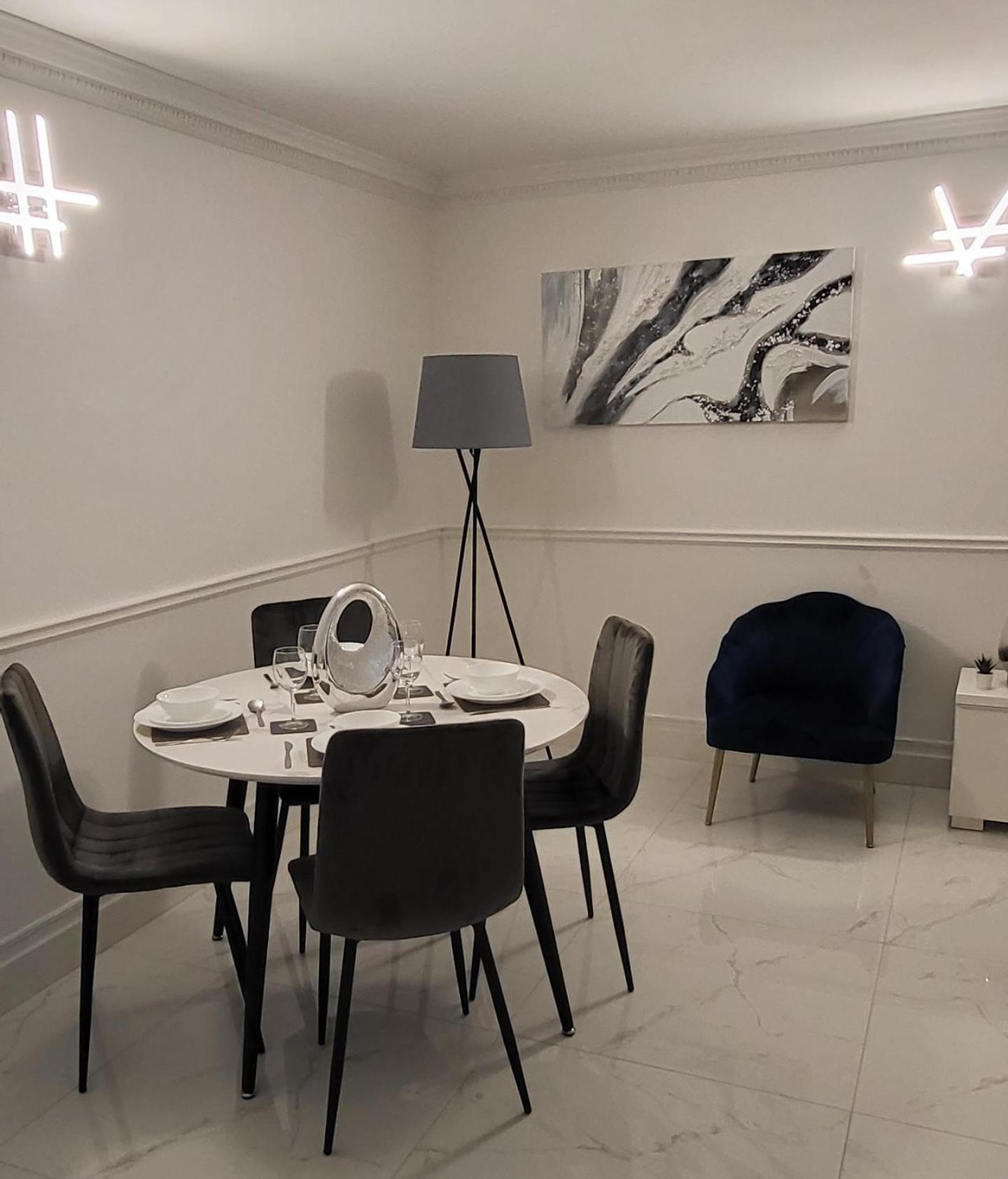 Stunning 2 Bedroom Apartment In Canary Wharf - Morland Apartments Londra Oda fotoğraf